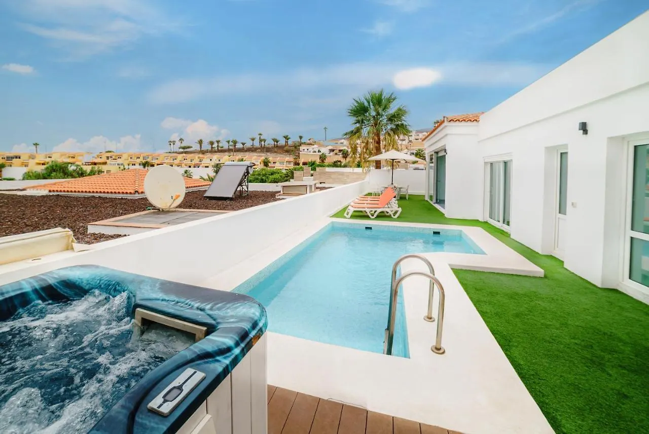 Villa Carlota Costa Adeje tenerifesummervillas España